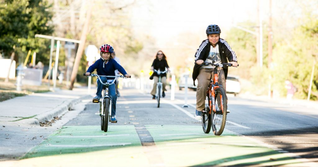Study After Study Finds Latinos Have a Strong Affinity for Social Biking