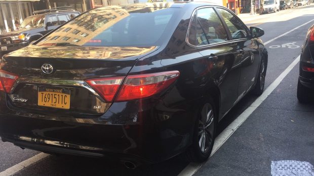 Op-Ed: How Uber Could Get Its Drivers Out of the Bike Lanes