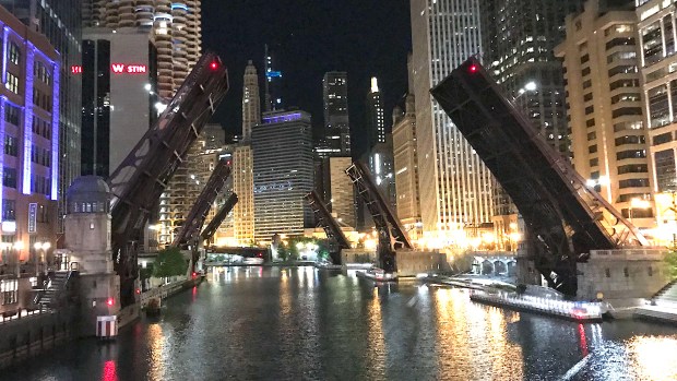 Chicago Suspends Transit Service During Protests