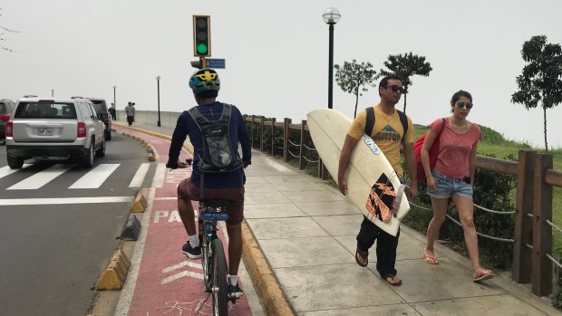 Let’s install cheap, quick plastic curb-protected bike lanes all over Chicago
