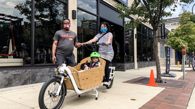 The pandemic has inspired more Chicagoans to buy e-bikes